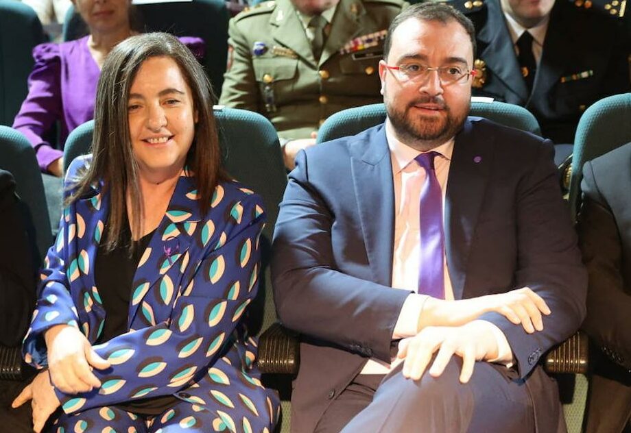 Nuria Varela y Adrián Barbón