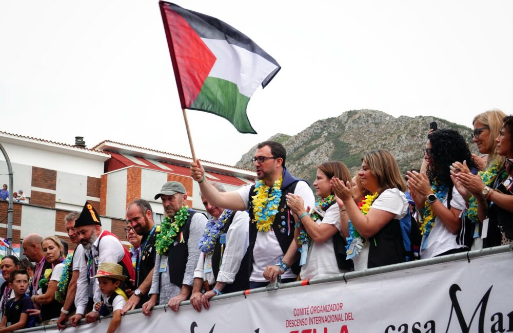 Adrián Barbón, Descenso del Sella, Bandera Palestina
